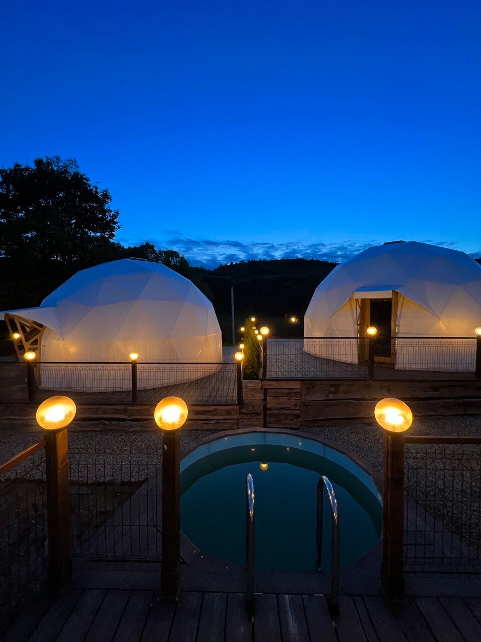 Фото Купольные дома-сферы на ферме