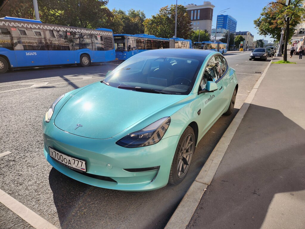 Kullan-bırak otomobiller Delimobil, Moskova, foto