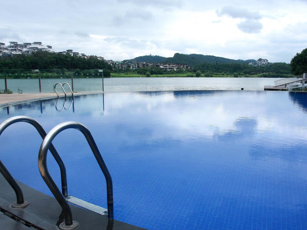 Фото Baiyun Lakeside Hotel