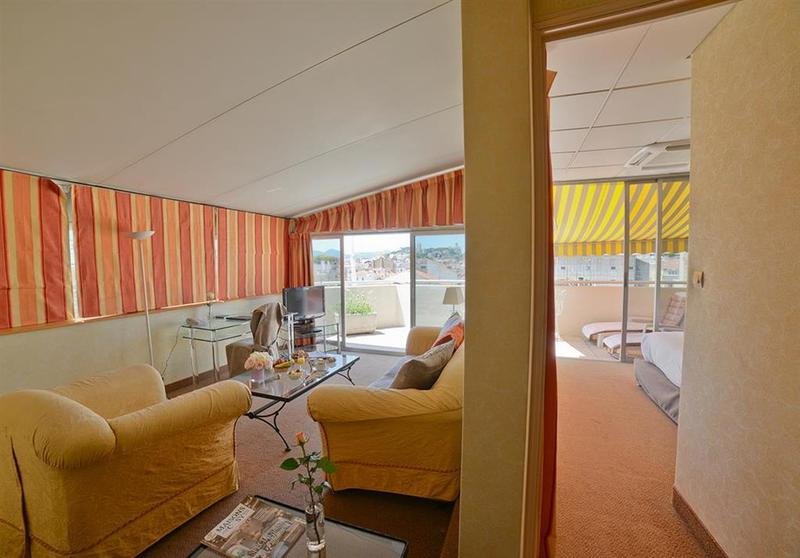 Фото Cannes Centre Univers