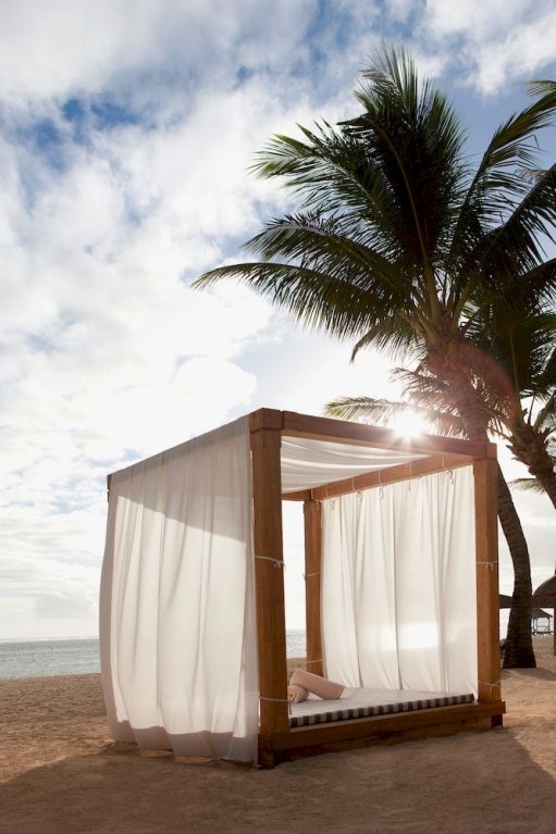 Фото Outrigger Mauritius Beach Resort