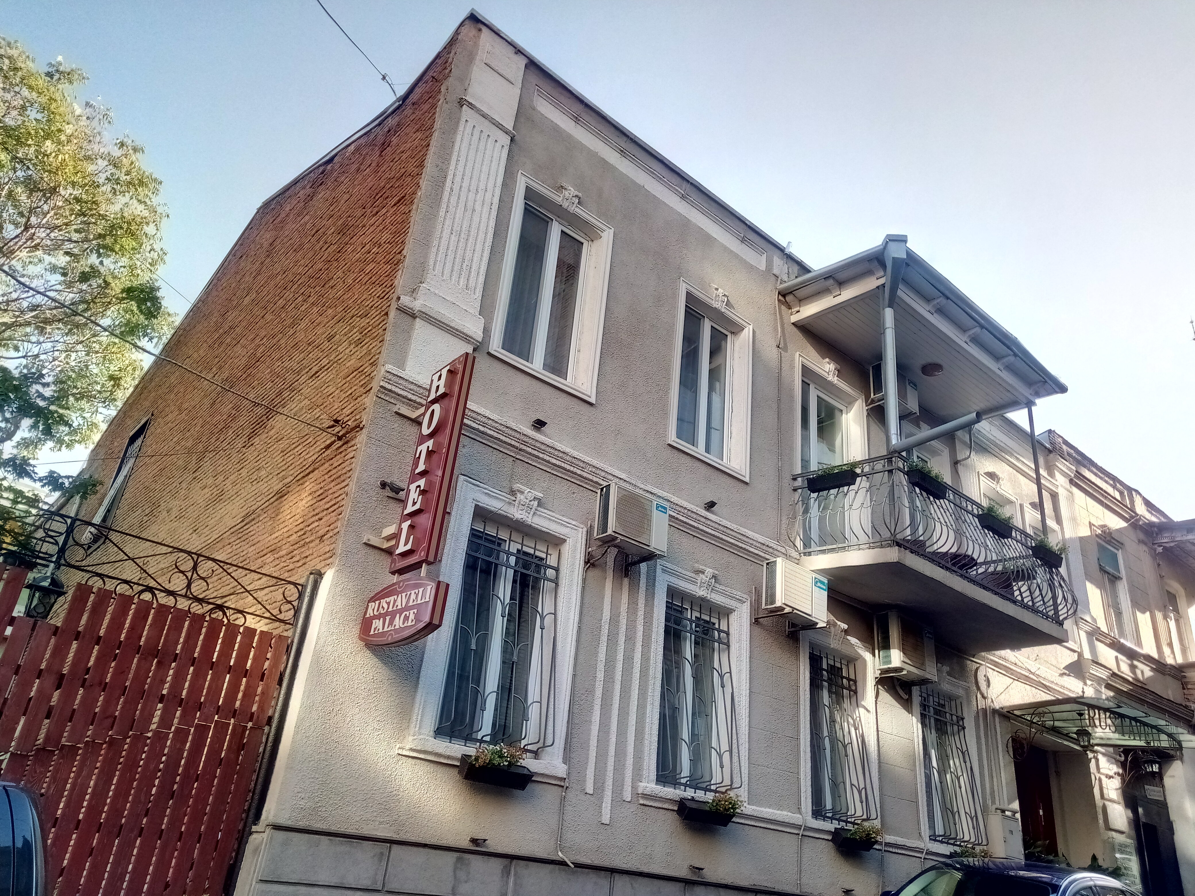 Фото Rustaveli Palace