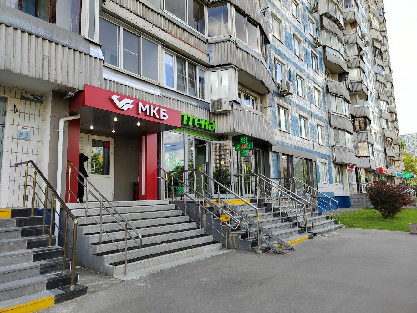 Дежавю народный бул 7а фото Фото: Московский кредитный банк, банкомат, Осенний бул., 16, корп. 1, Москва - Я