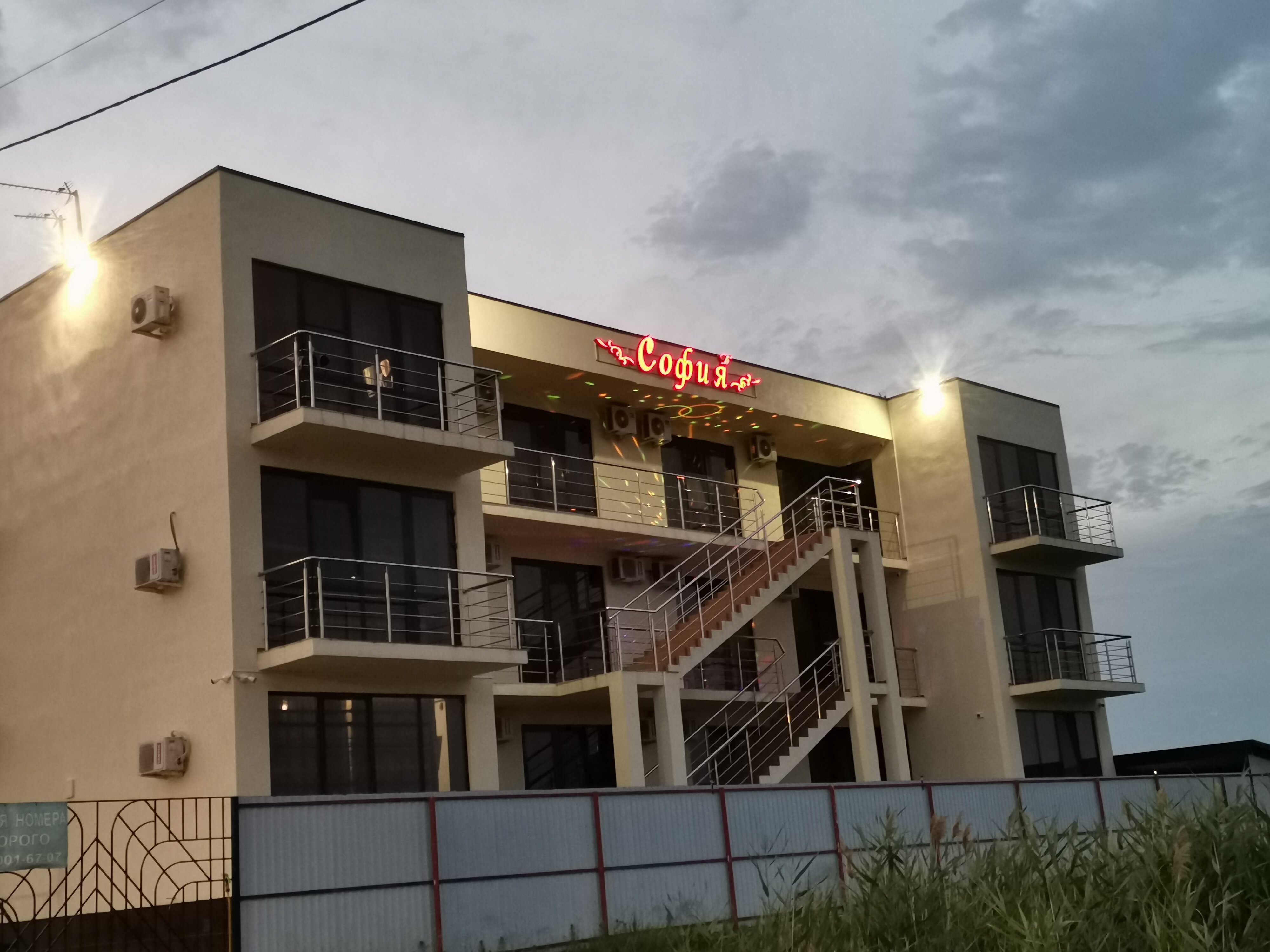 Фото отеля 1