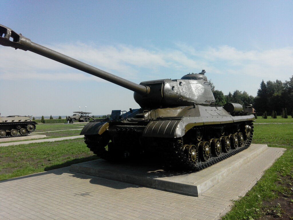 Genre sculpture IS-3 Heavy Tank, Kursk, photo