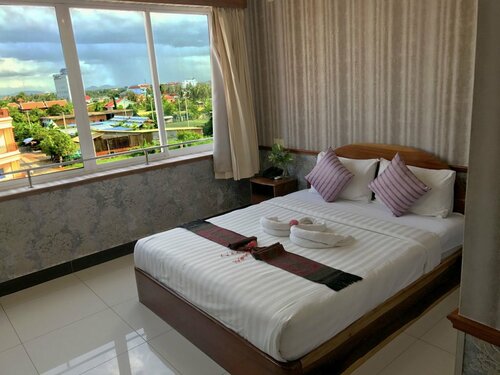 Гостиница Holiday Hotel Battambang в Баттамбанге
