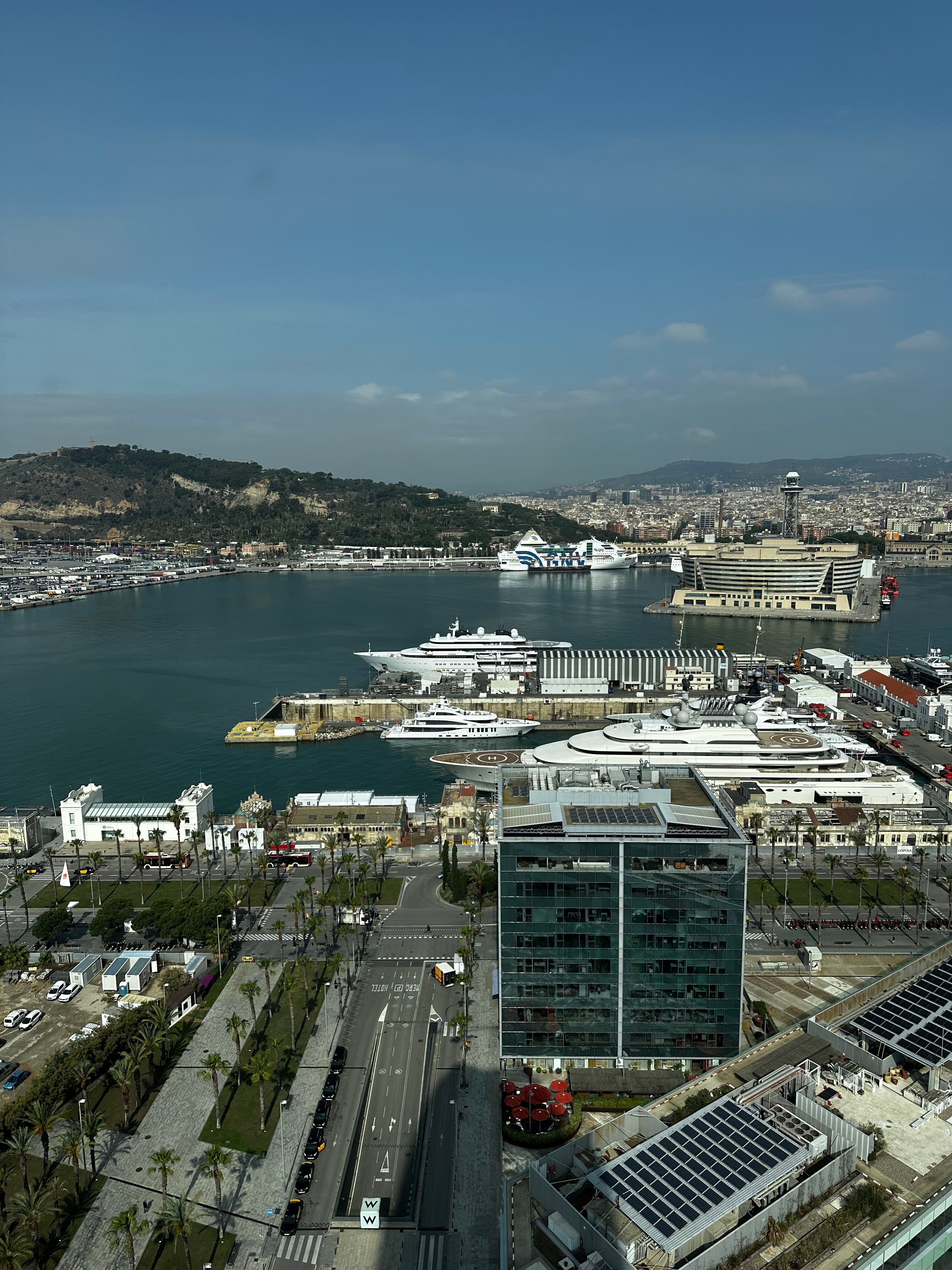 Фото W Barcelona