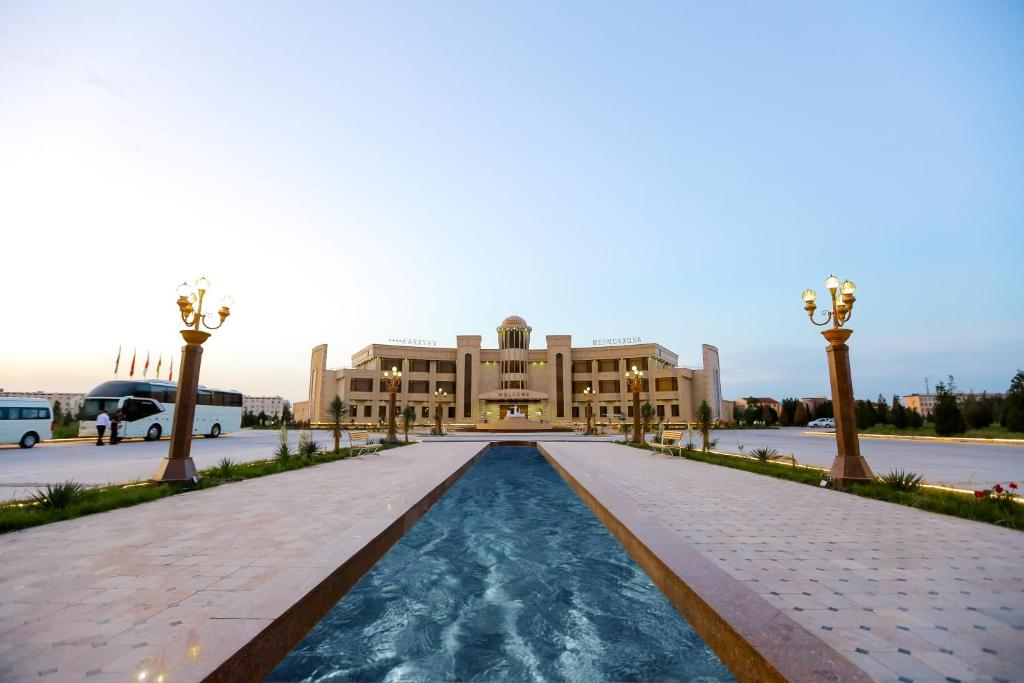 Фото Karavan Hotel