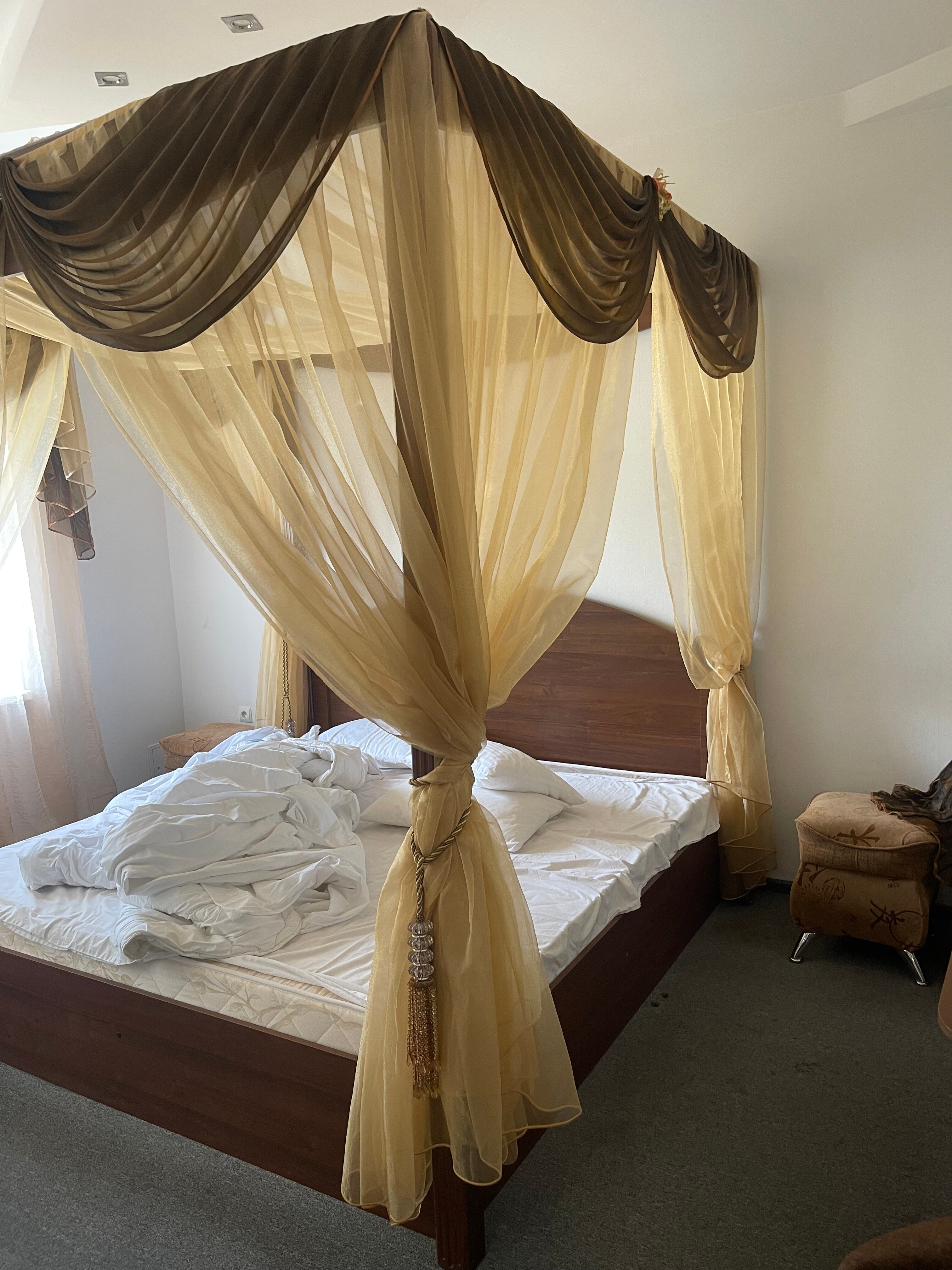 Фото Монест