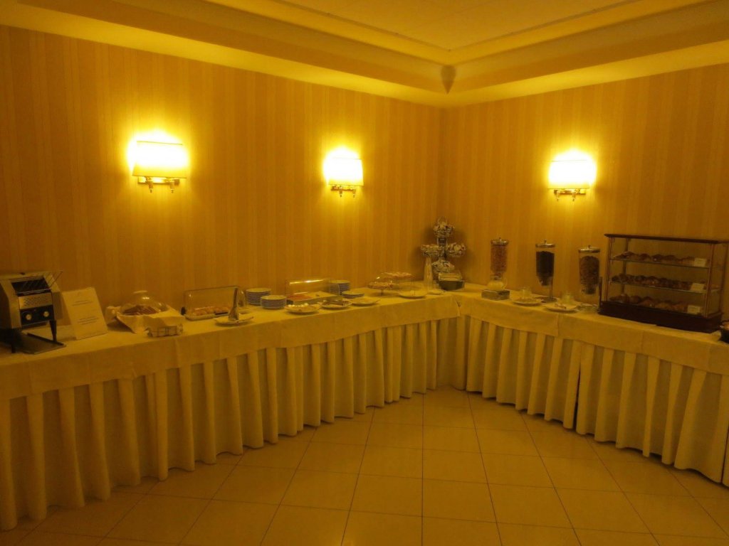 Фото Joyfull Hotel