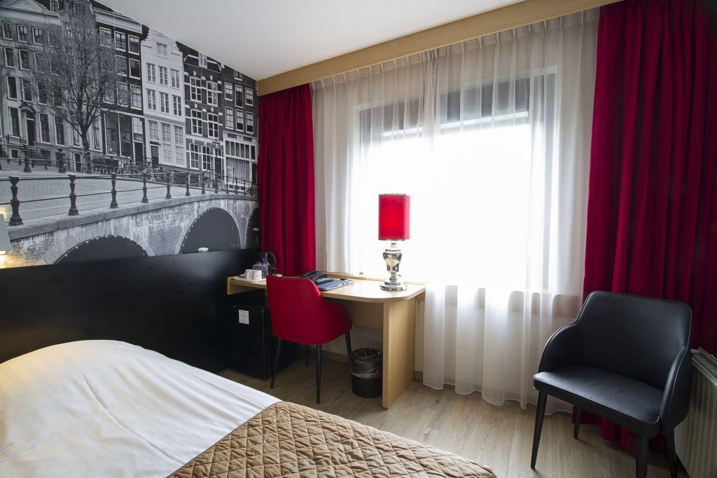 Фото Bastion Hotel Schiphol Hoofddorp