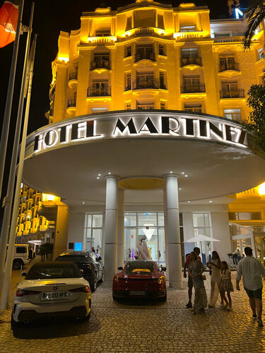 Гостиница Hotel Martinez в Каннах