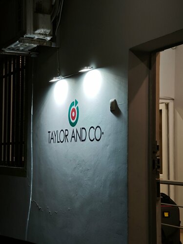 Kiralama noktası Taylor and Co, Erivan, foto