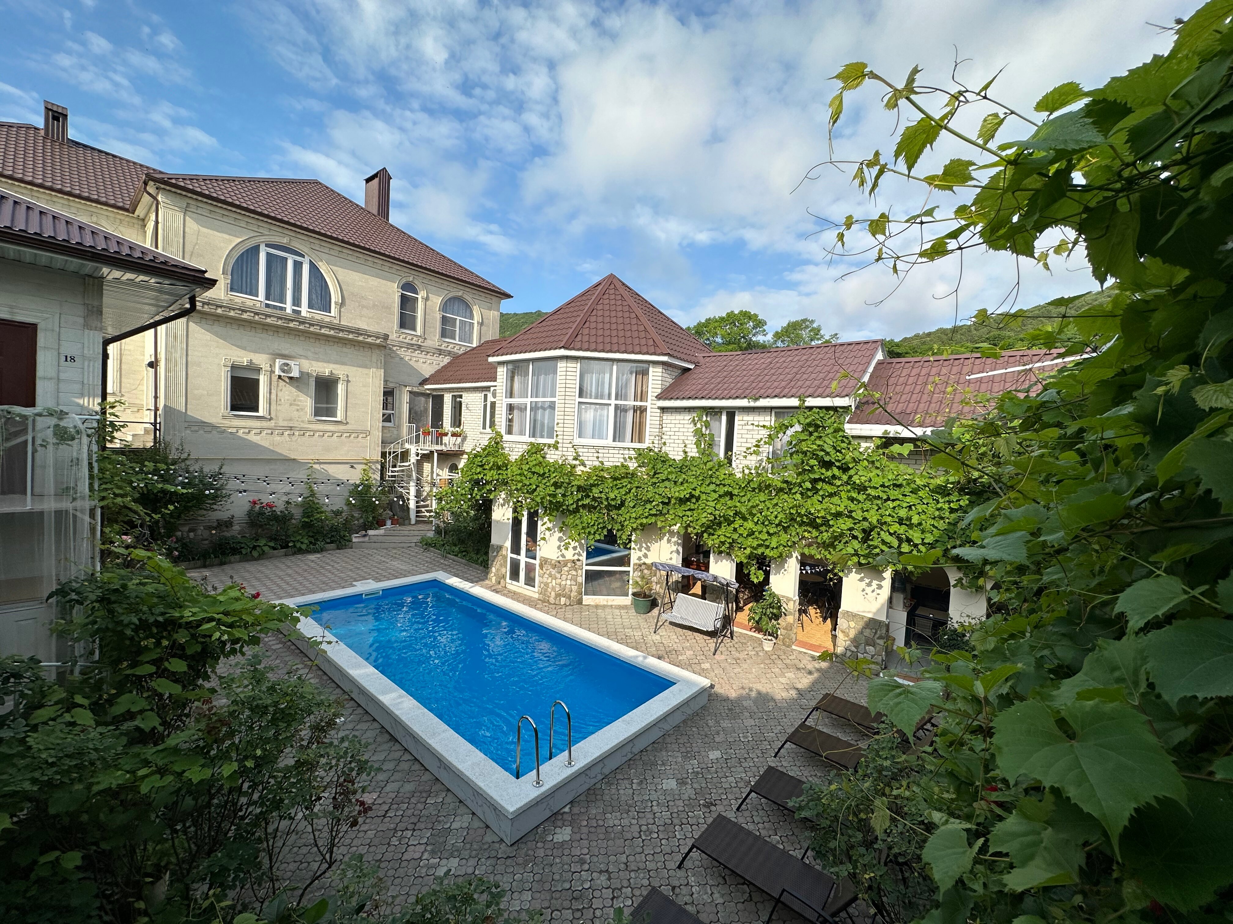 Фото Come Inn на Кленовой