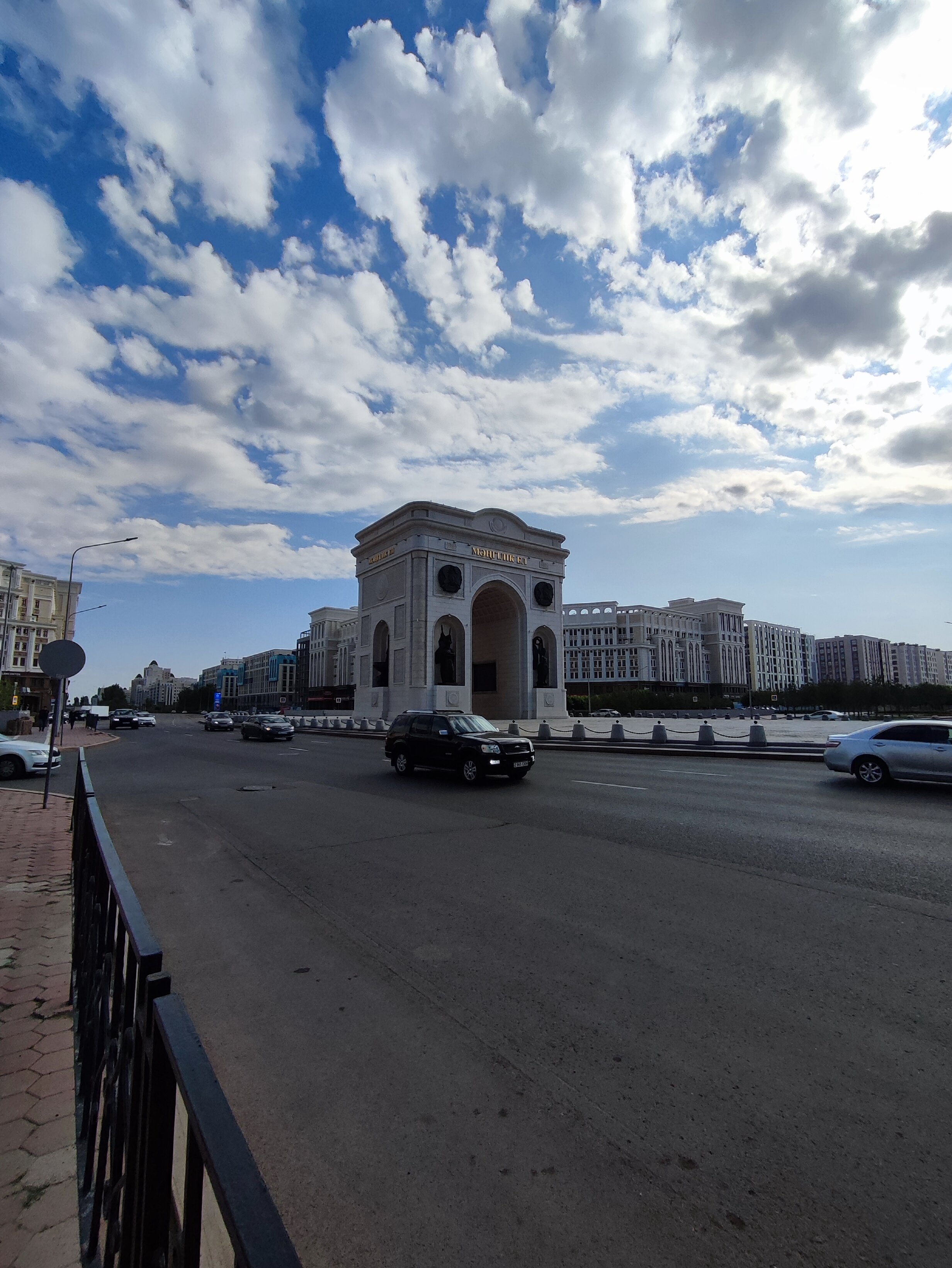 Фото Hampton by Hilton Astana Triumphal Arch