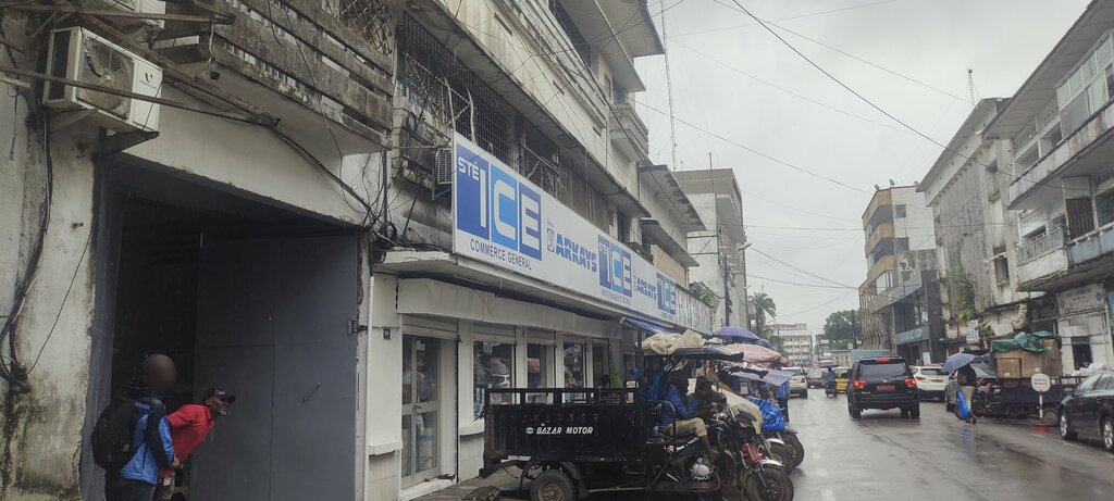 Convenience store Ste I-C-E, Douala, photo