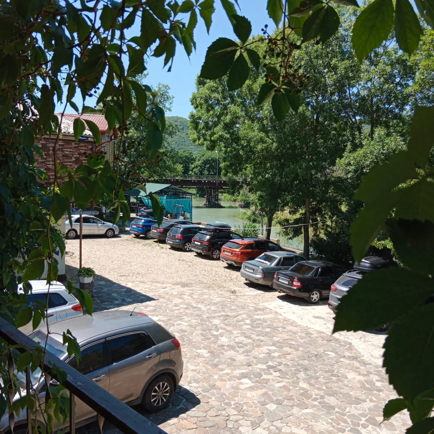 Фото Замок у реки