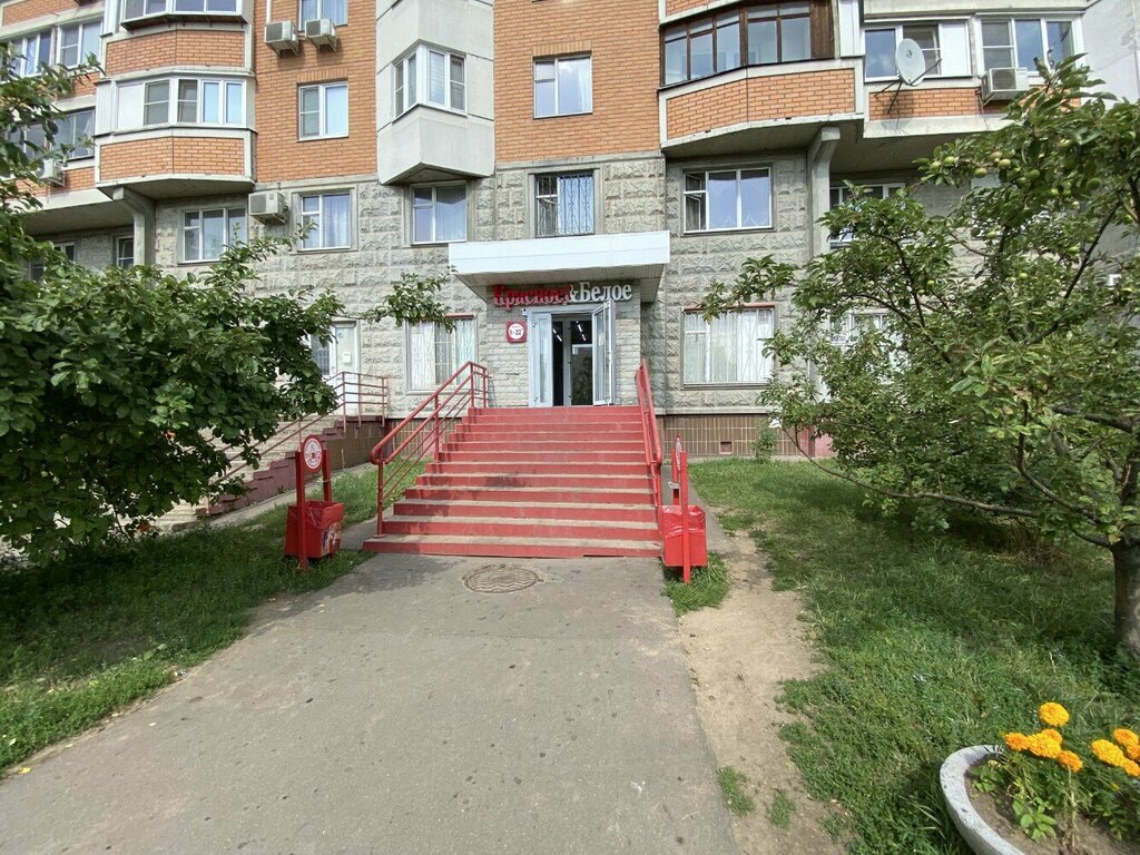 محل بقالة Krasnoe&Beloe ، موسكو، صورة