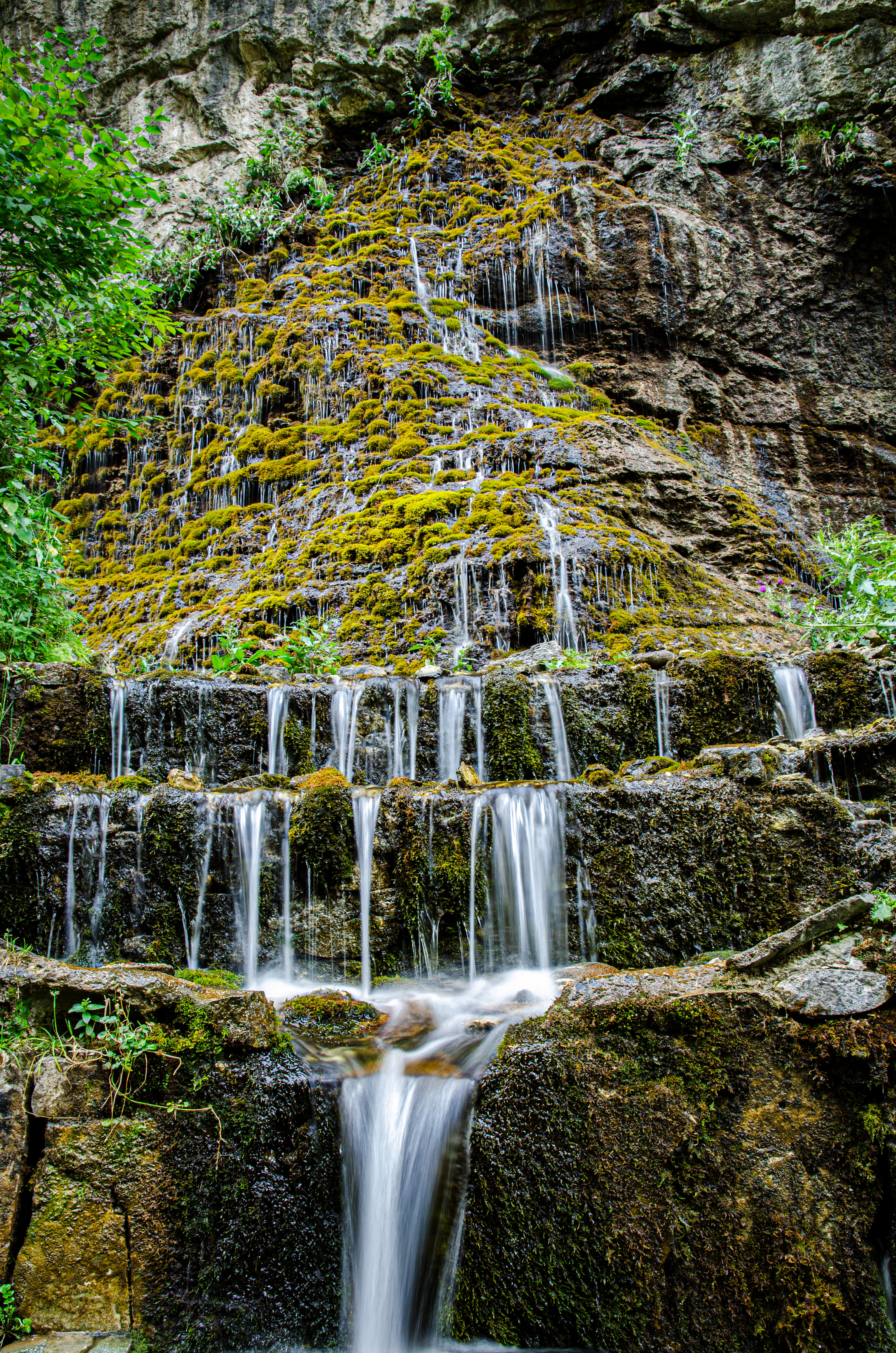 Жуынатын бөлмеде іш киім киген қыздар