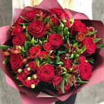 Cvetochniy Bazaar (ulitsa Komarova, 19), entrega de flores y ramos