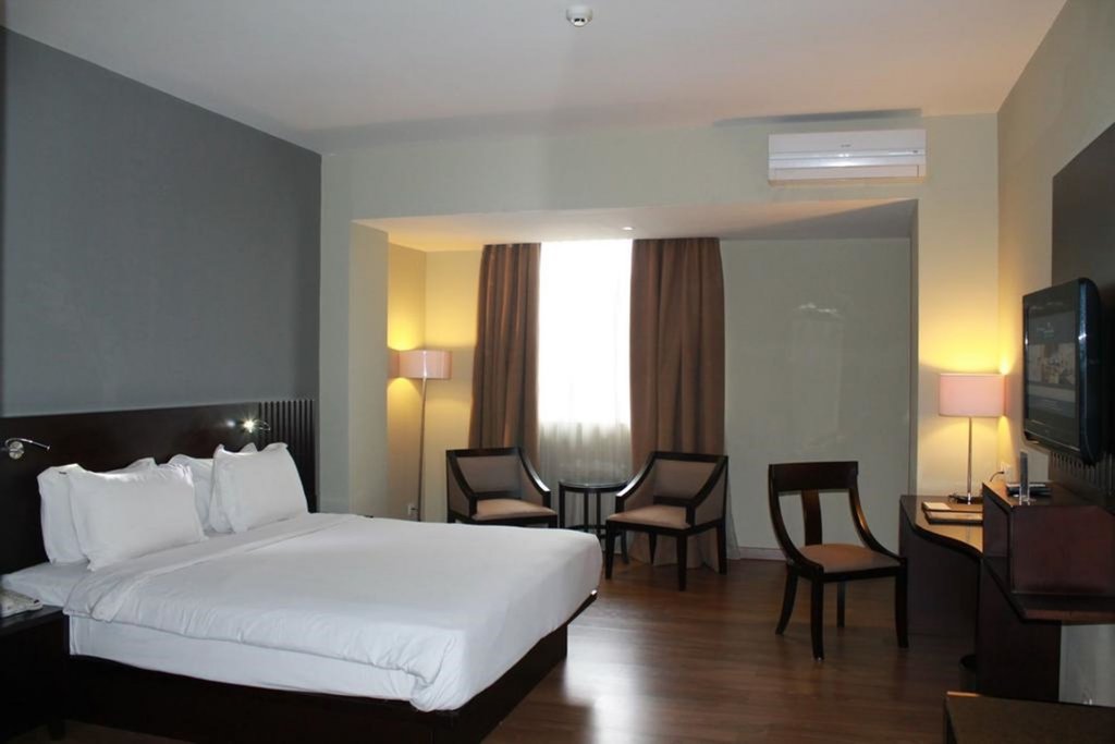 Фото Oakwood Hotel & Apartments Taman Mini Jakarta