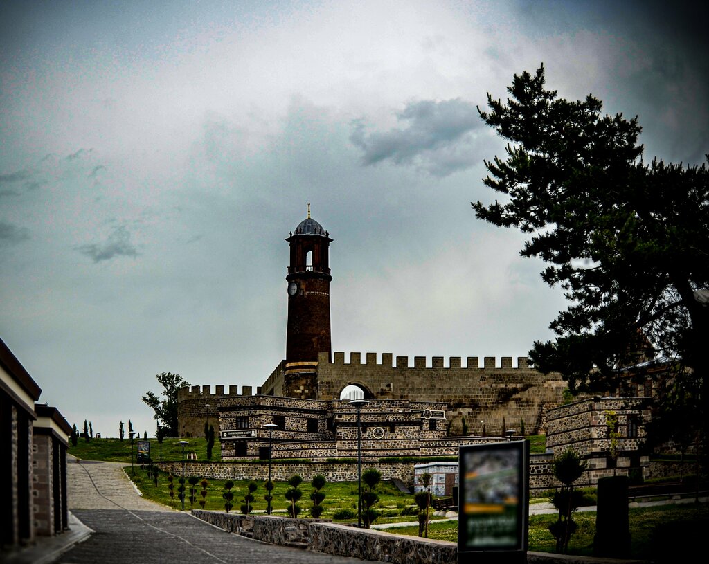 Landmark, attraction Erzurum Castle Clock Tower, Erzurum, photo