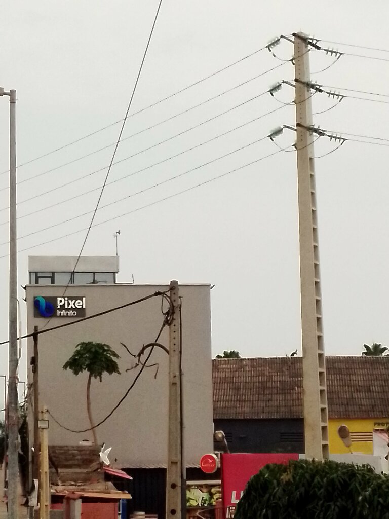 Computer store IPixel, Loanda, photo