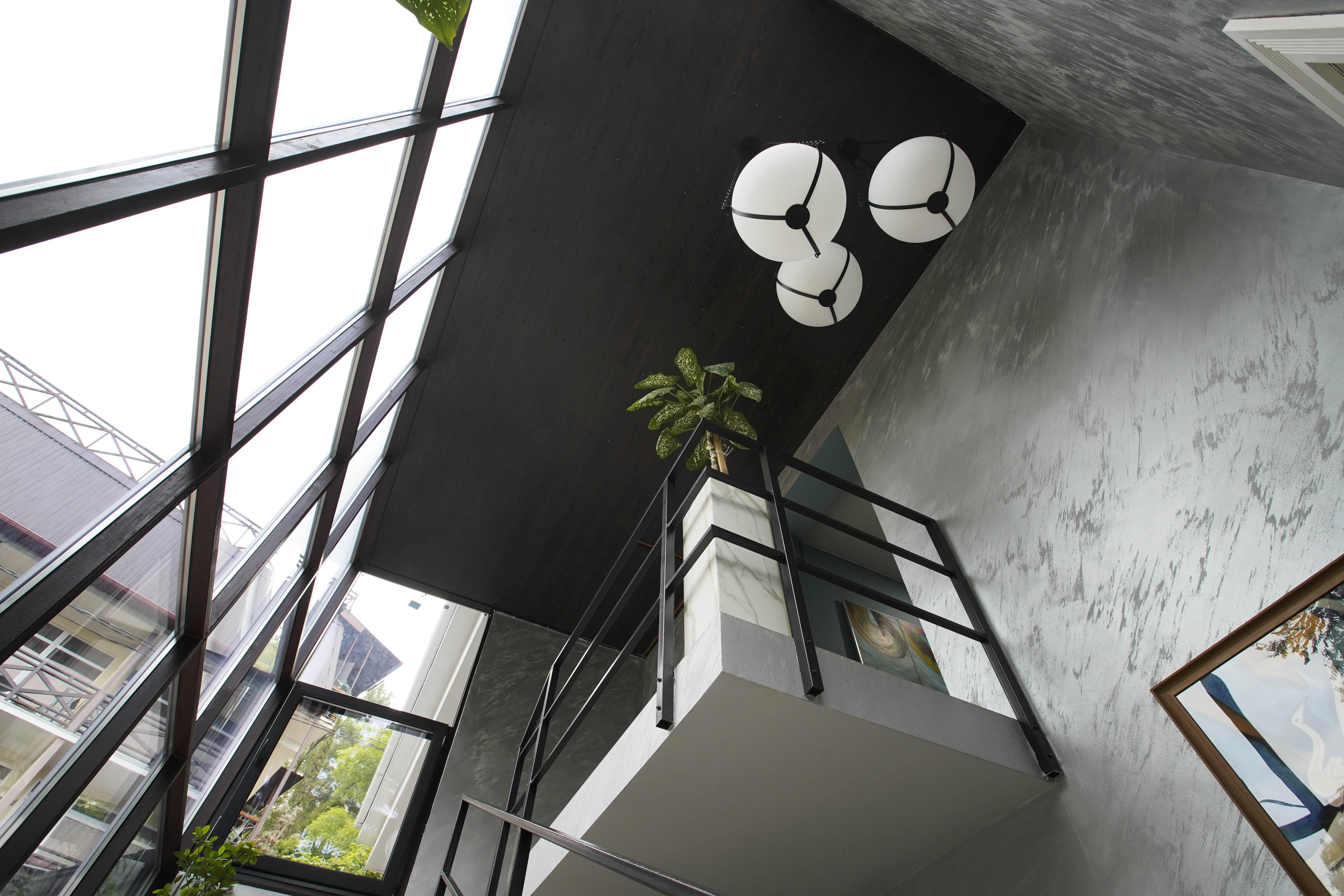 Фото Современник