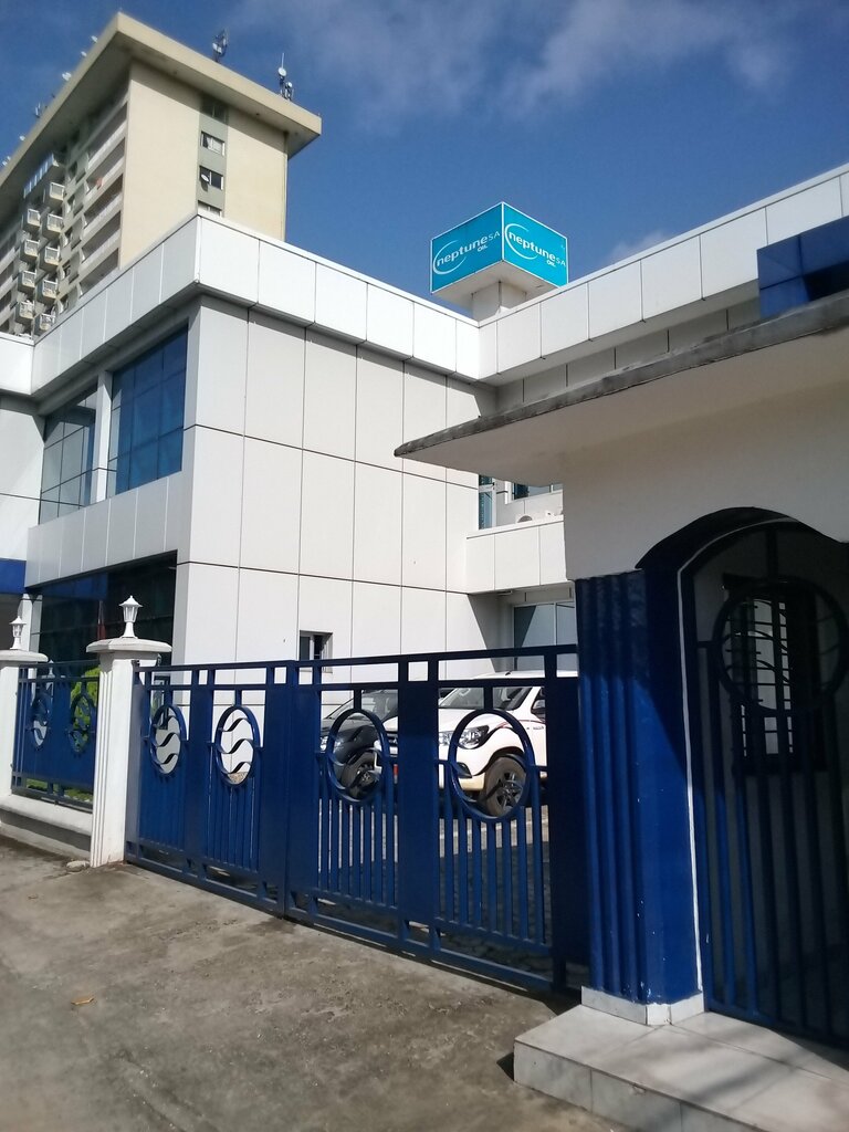 Department store Nepturne Oil, Douala, photo