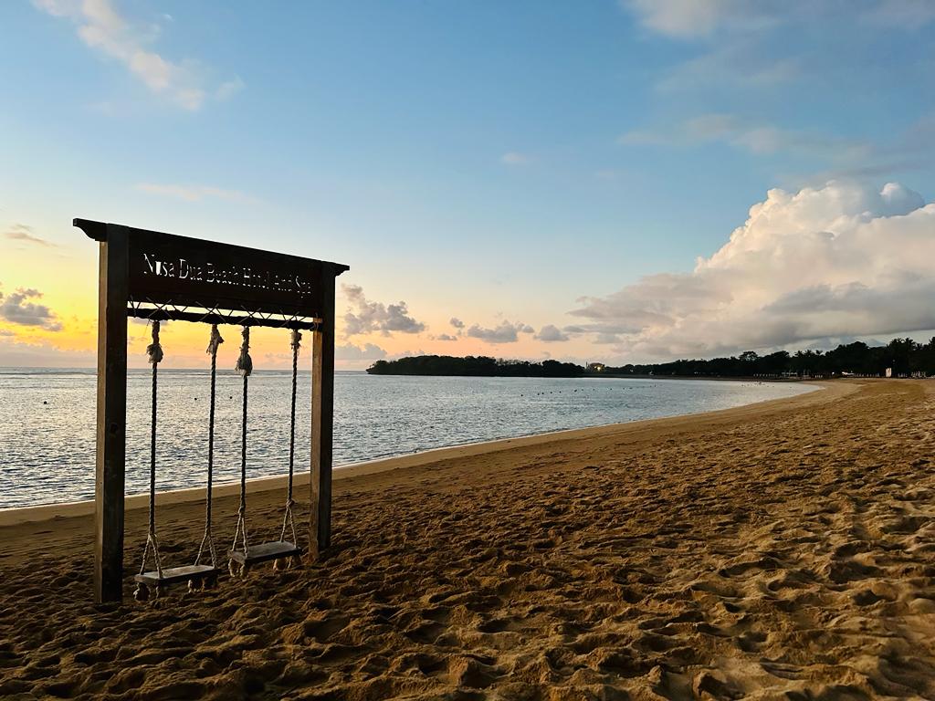 Фото Nusa Dua Beach Hotel