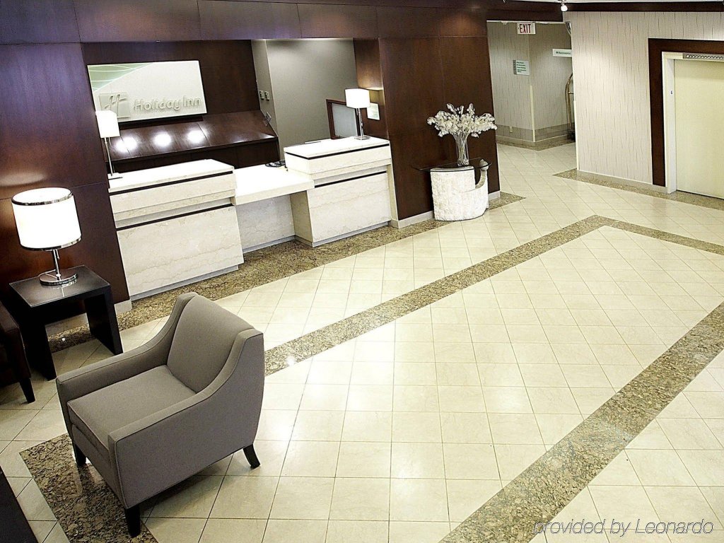 Фото Holiday Inn and Suites Winnipeg Downtown