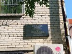 In this house lived the veteran of the Great Patriotic War, well-known journalist Seit Abdibekov, from 1968 to 1977 (Pavlov Street, 62) ، لافتة تاريخية، حجر أساس