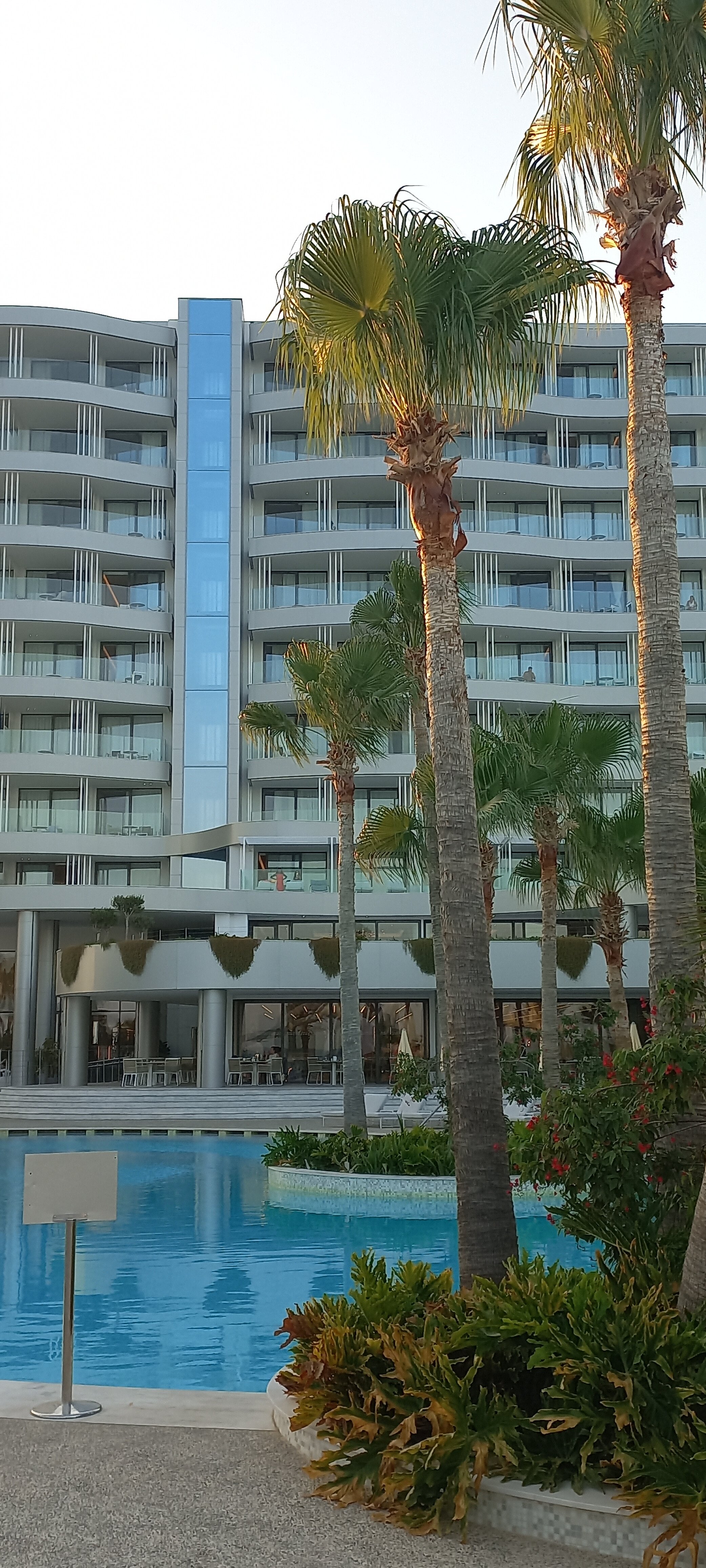 Фото Radisson Beach Resort Larnaca