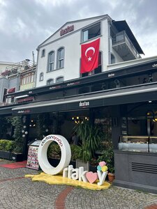 Mado (İstanbul, Uskudar, Selmanı Pak Cad., 3A), cafe