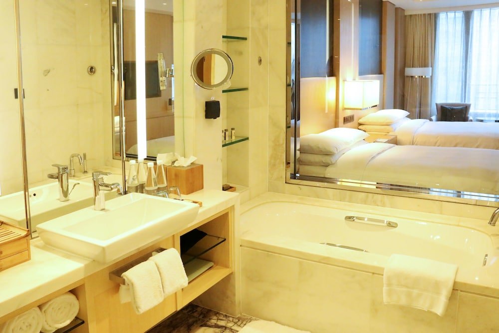 Фото Renaissance Shanghai Caohejing Hotel