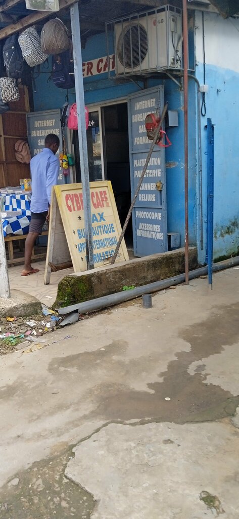 Internet cafe Cyber Cafe, Douala, photo