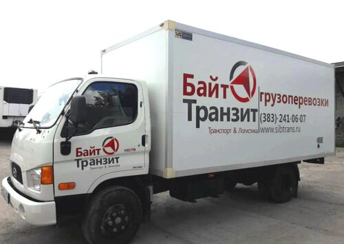 Мас әйел күйеуі ұйықтап жатқанда трахает.