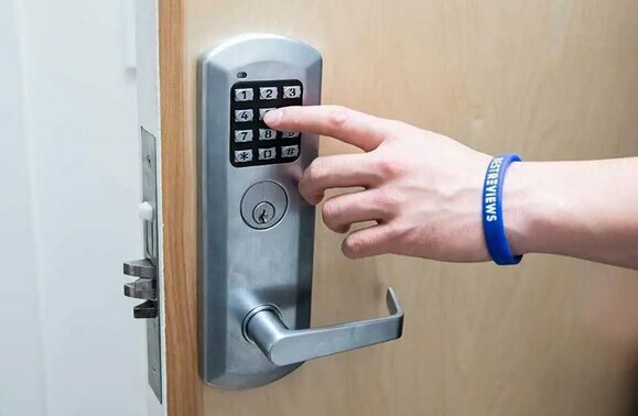 Locks installation, repair, opening Locksmith Dubai, Dubai, photo