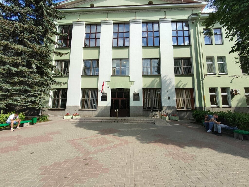 البنية التحتية للتعليم Fakultet gornogo dela i inzhenernoy ekologii Bntu ، مينسك، صورة