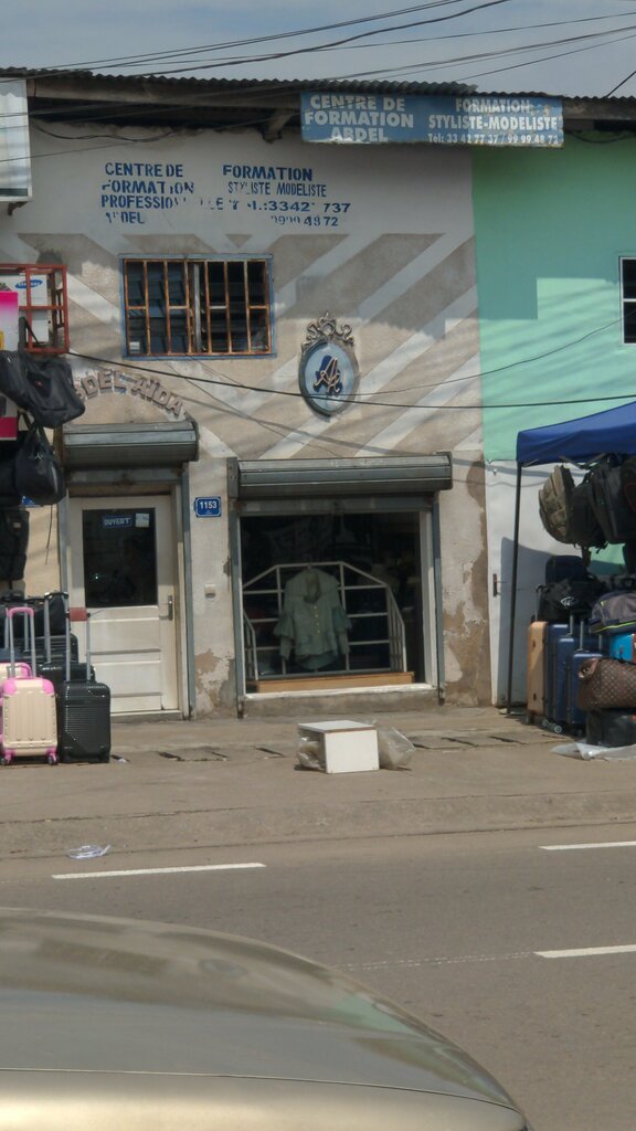Department store Math Bureaxique Center, Douala, photo
