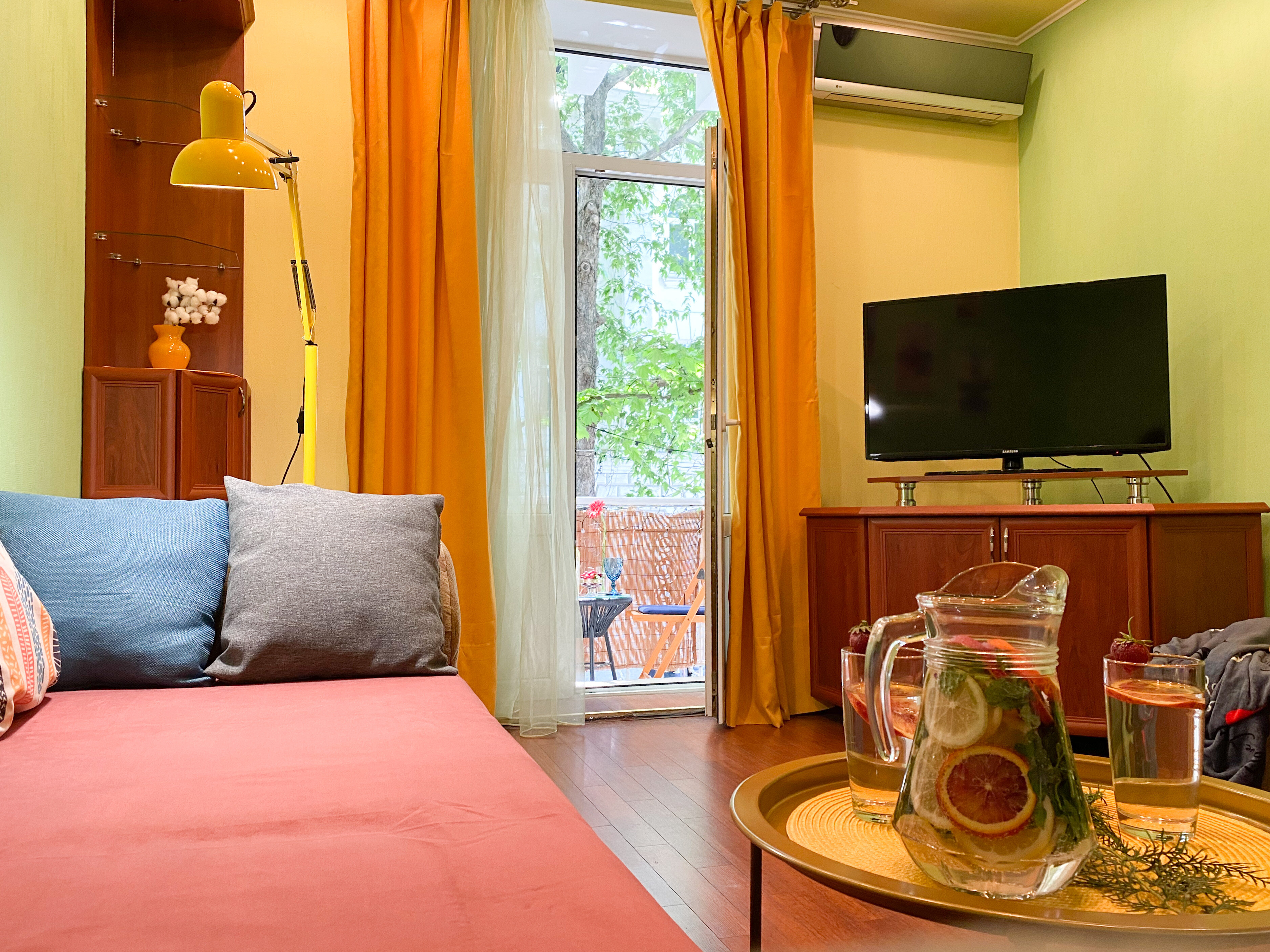 Фото Счастье жить в самом сердце Севастополя в яркой квартире