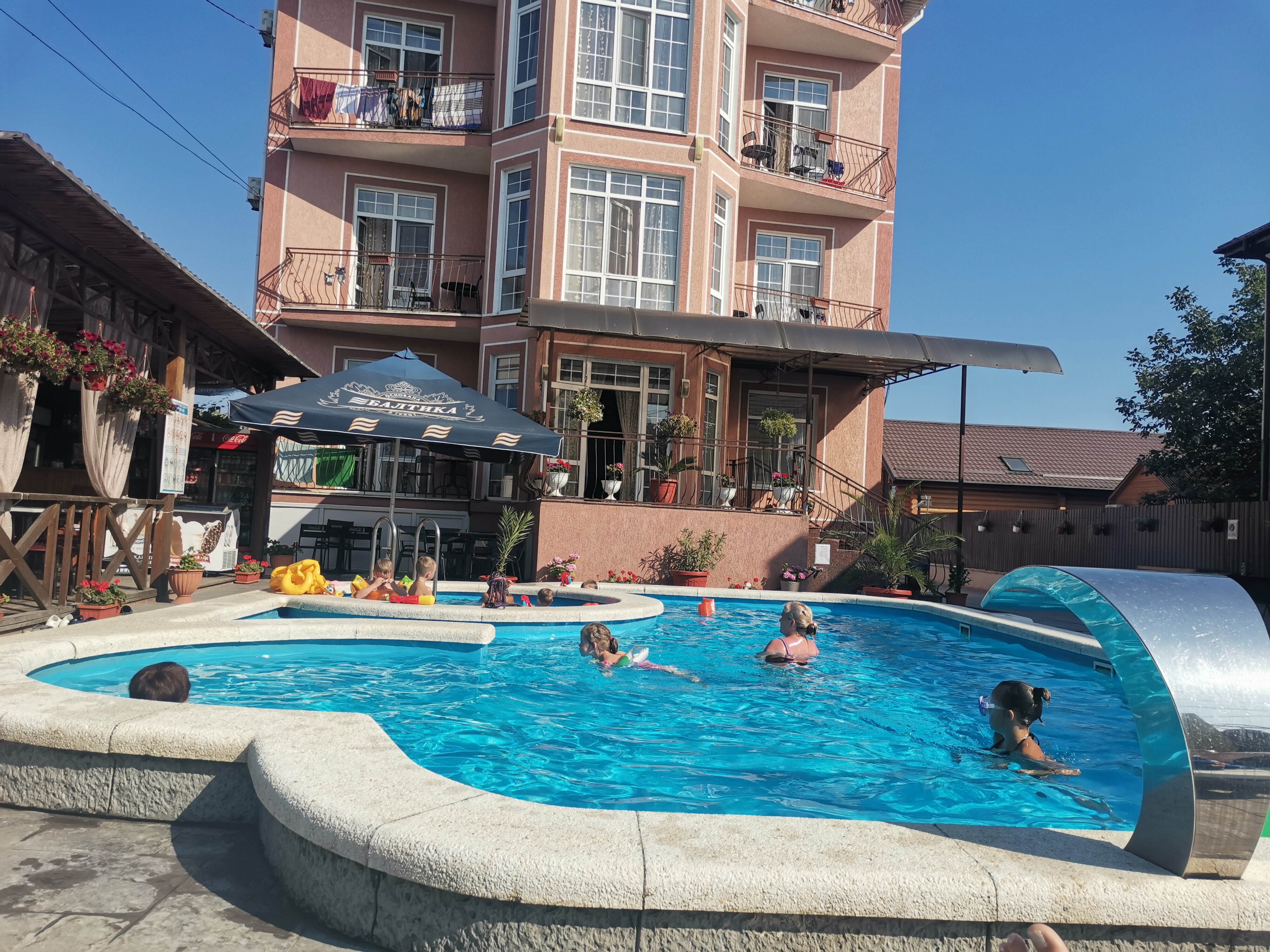 Фото отеля 1