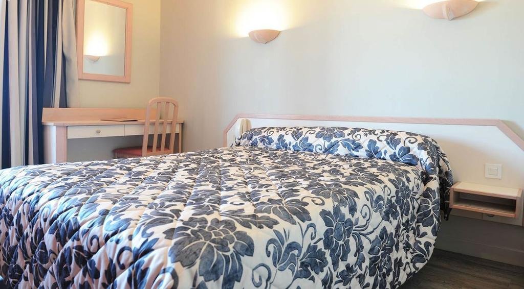 Фото Hôtel Relais Des Tilleuls