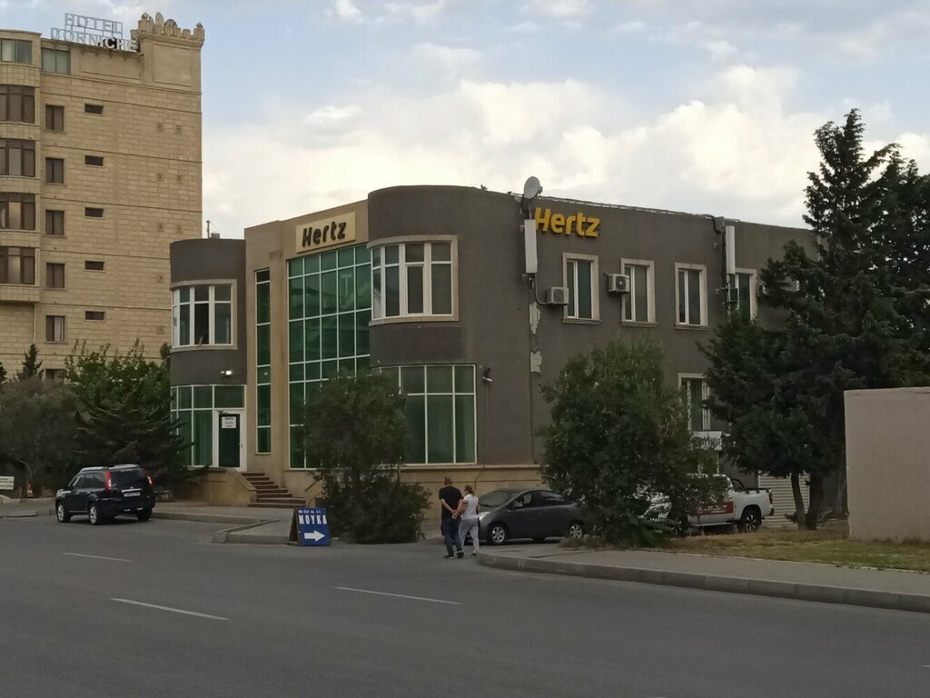 Taksi parkı Hertz, Bakı, foto