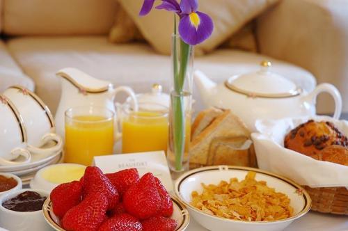 Фото The Beaufort Hotel