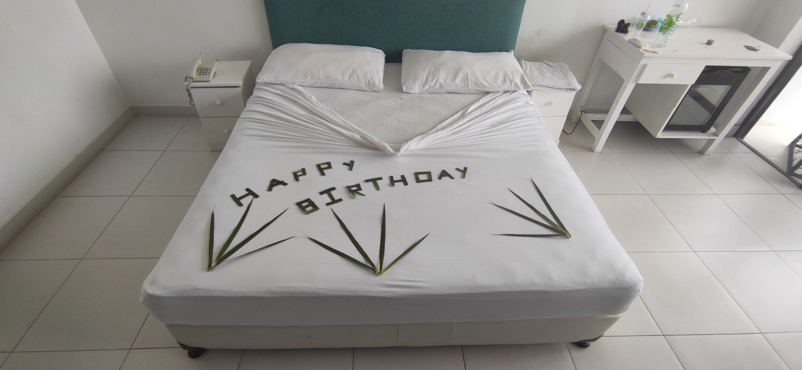 Фото J Ambalangoda