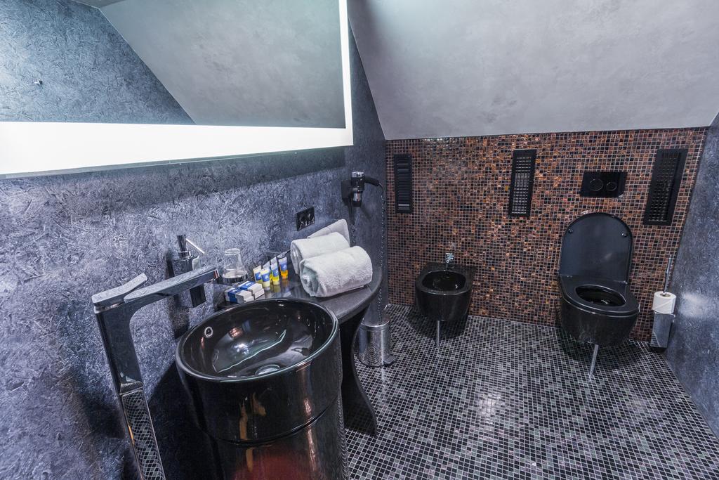 Фото Royal Square Hotel & Suites