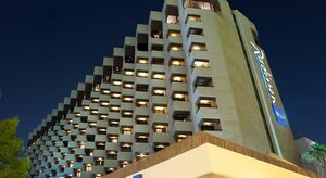 Radisson Blu Hotel, Dubai Deira Creek (37A, Baniyas Street, Deira, Dubai), hotel