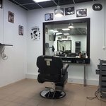 Chernaya boroda barbershop (posyolok gorodskogo tipa Fyodorovskiy, ulitsa Entuziastov, 6А) ، صالون حلاقة
