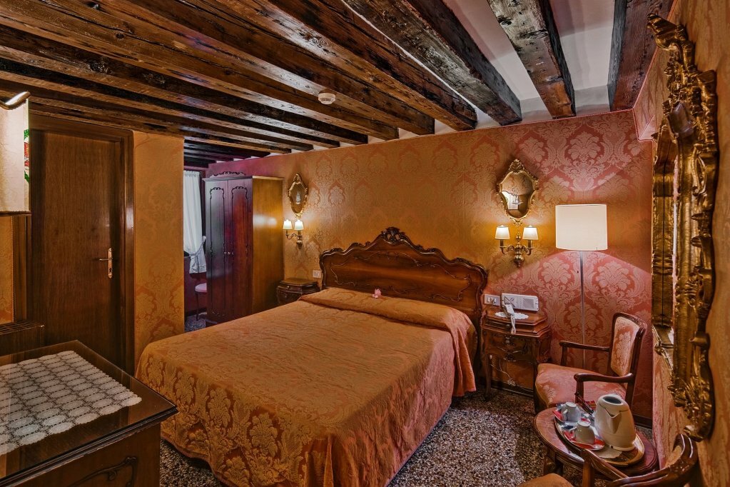 Фото Antica Locanda Sturion - Residenza d'Epoca